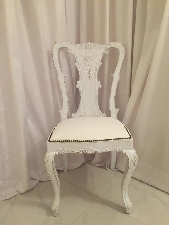 The White Suites Adamantas  Bilik gambar
