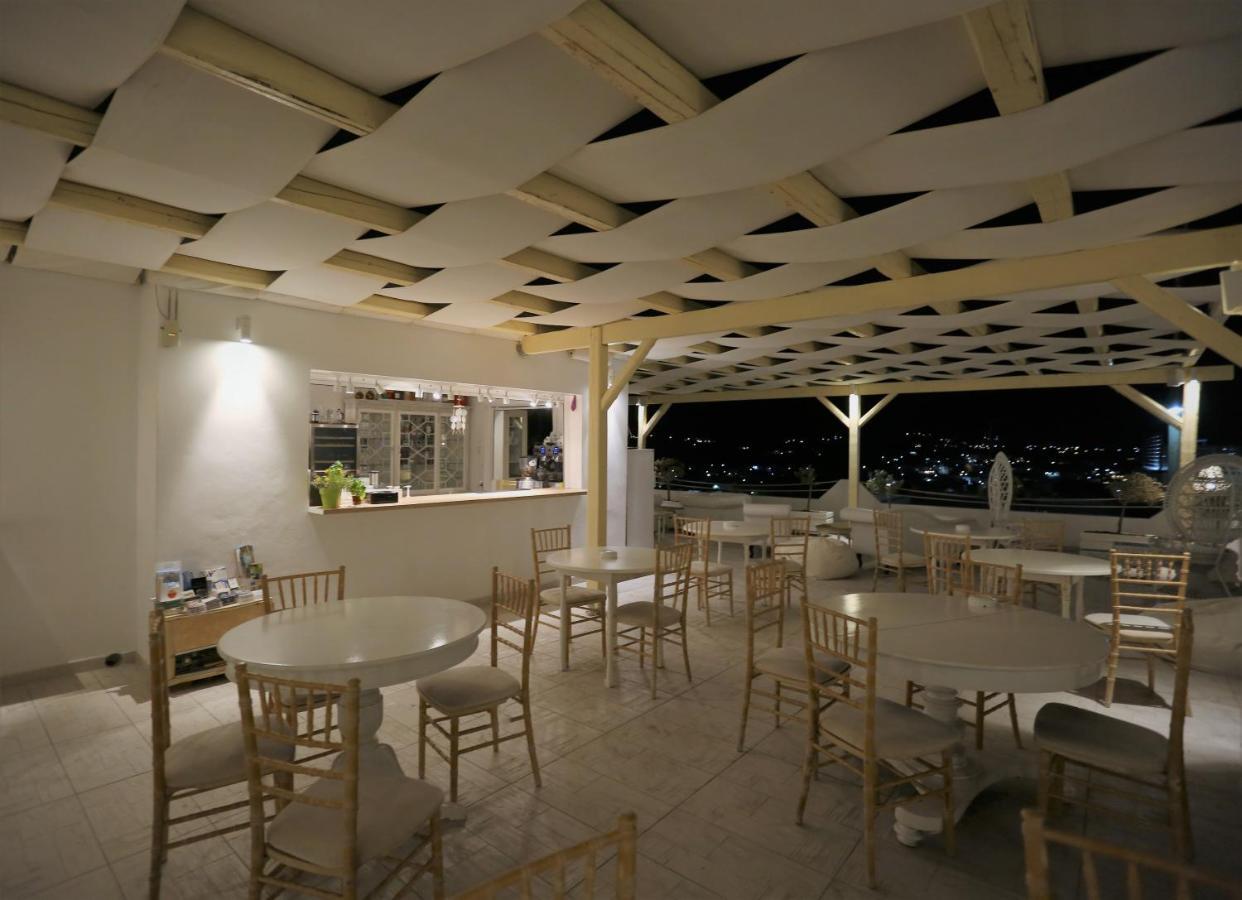 The White Suites Adamantas  Luaran gambar
