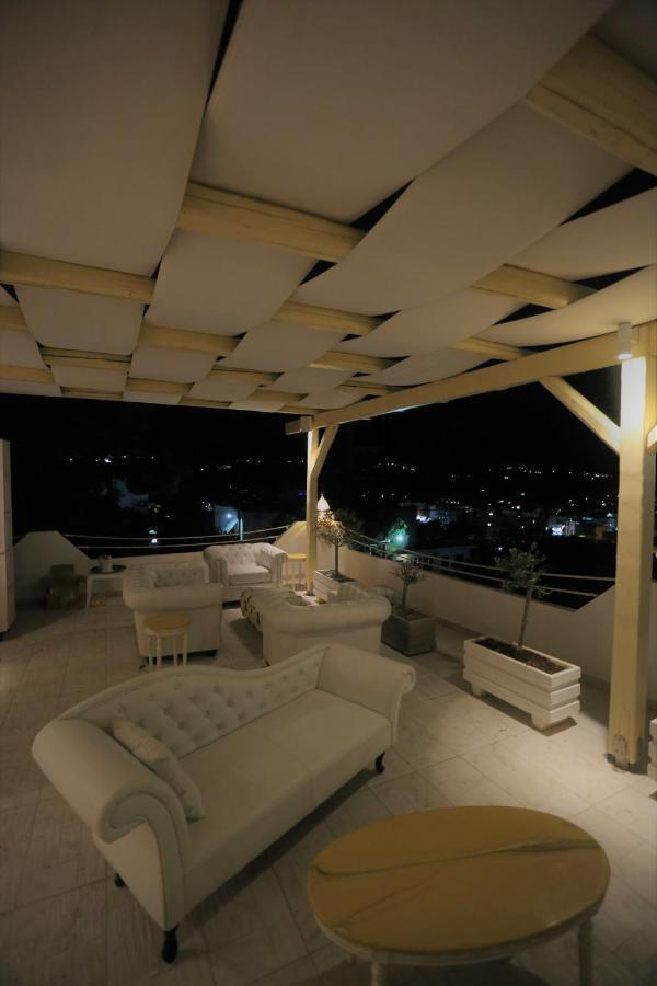 The White Suites Adamantas  Luaran gambar
